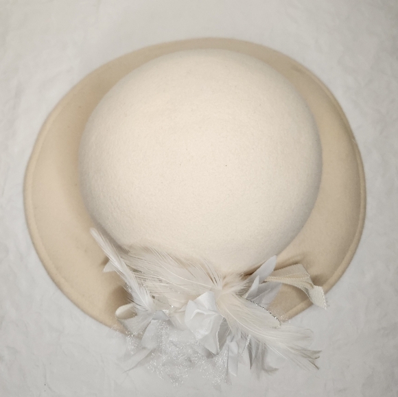 60s Floral Feathered Bowler Hat - Picture 11 of 15